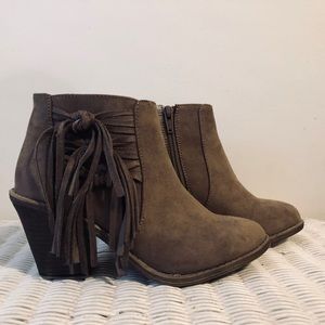 Ankle booties